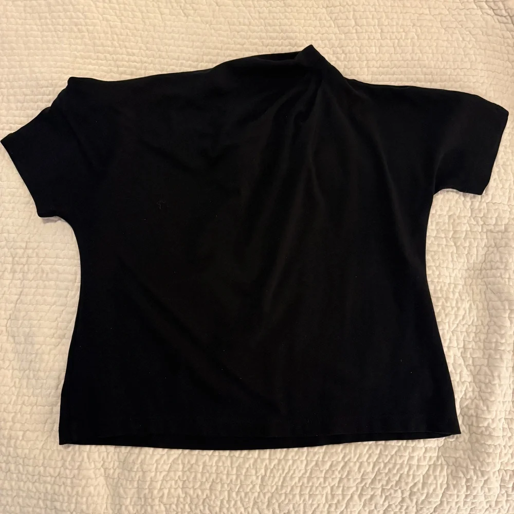Aritzia Babaton SCRIPT TOP in Black - Picture 4 of 5